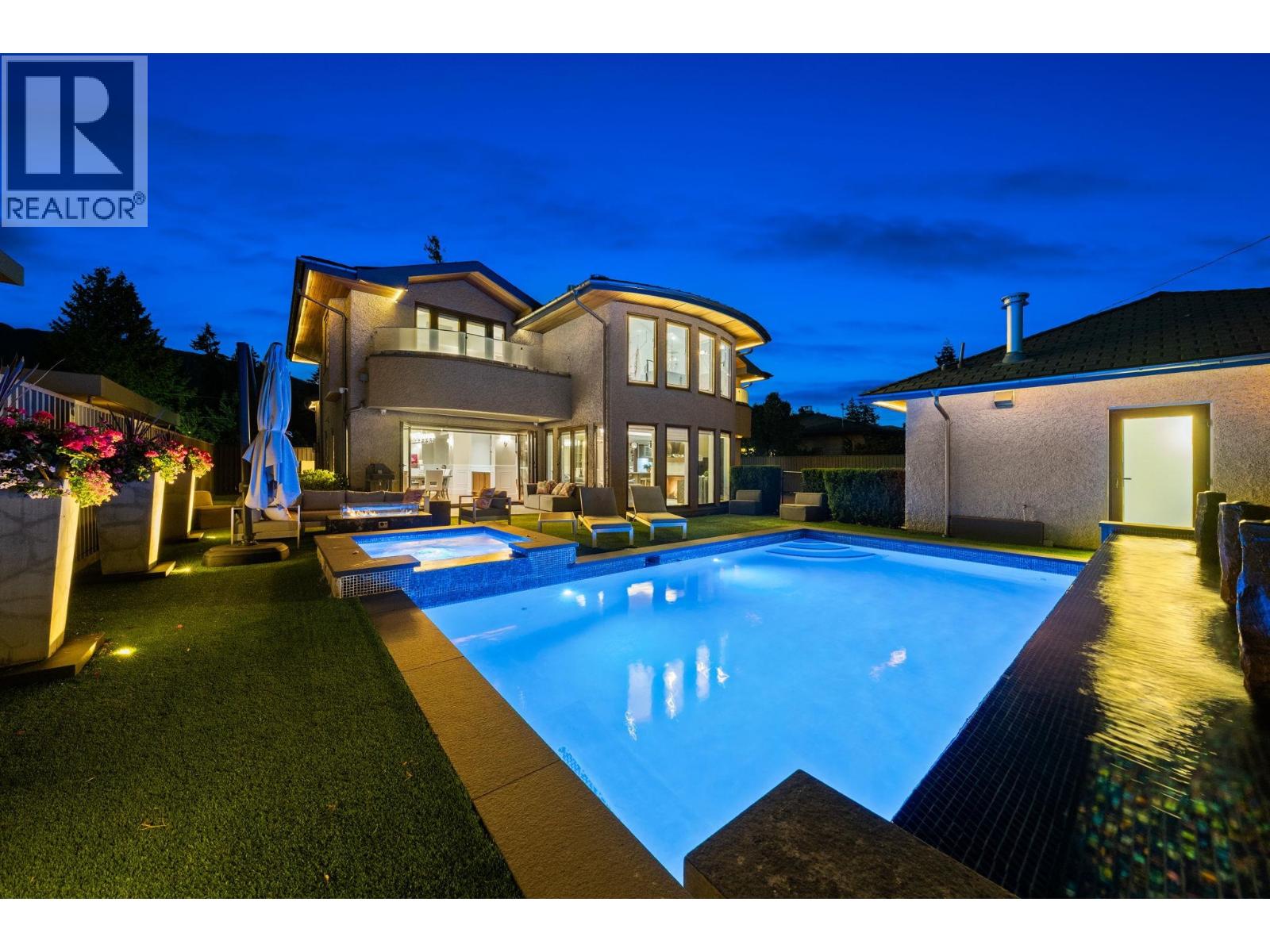 2809 EDGEMONT BOULEVARD, North Vancouver