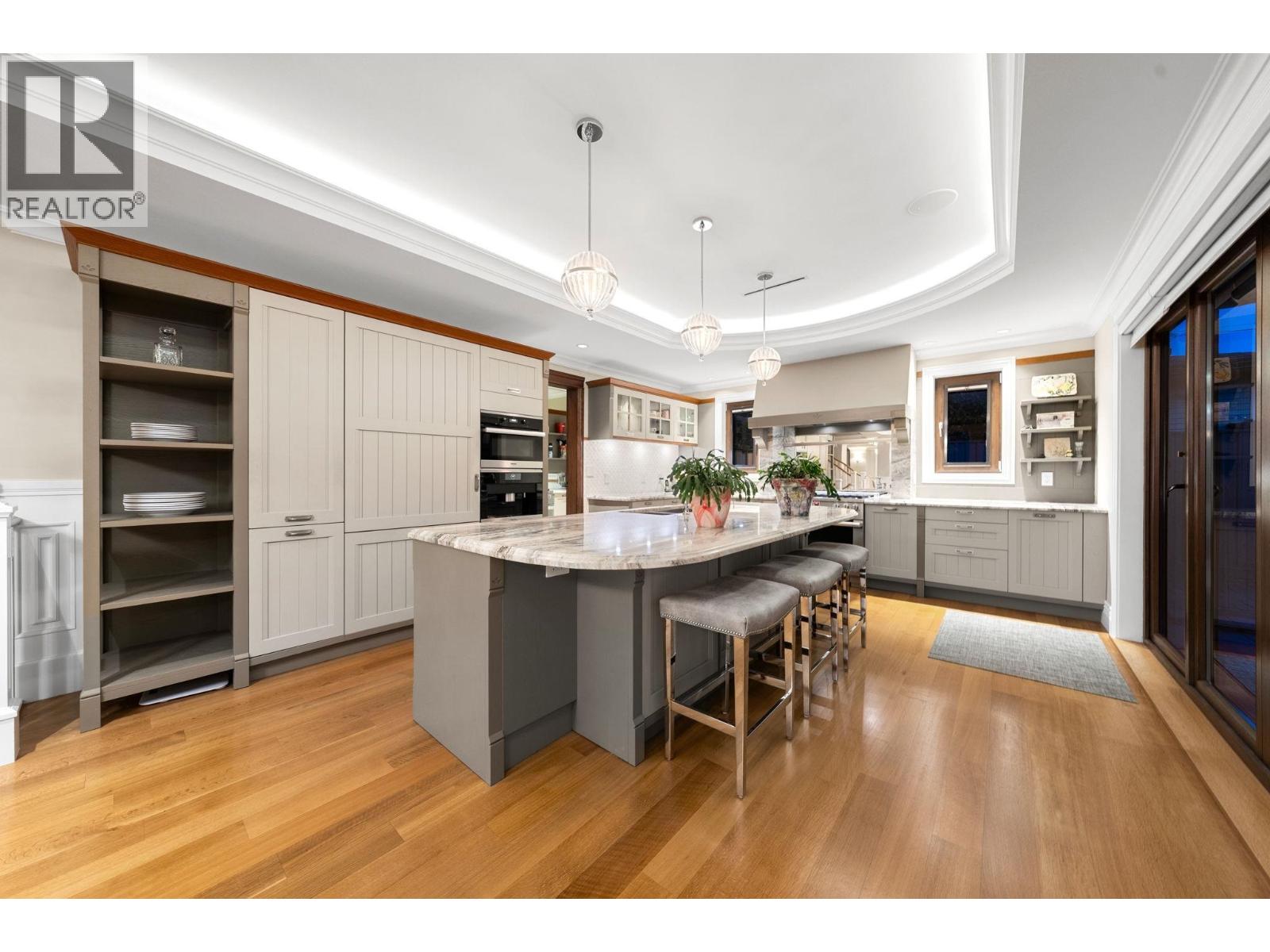 2809 EDGEMONT BOULEVARD, North Vancouver