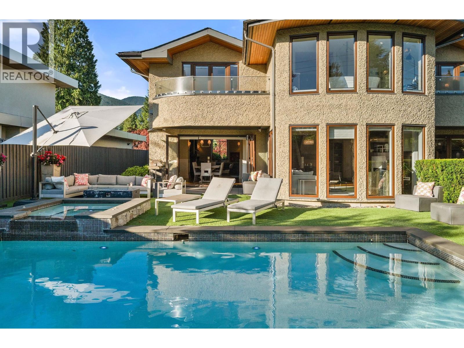 2809 EDGEMONT BOULEVARD, North Vancouver