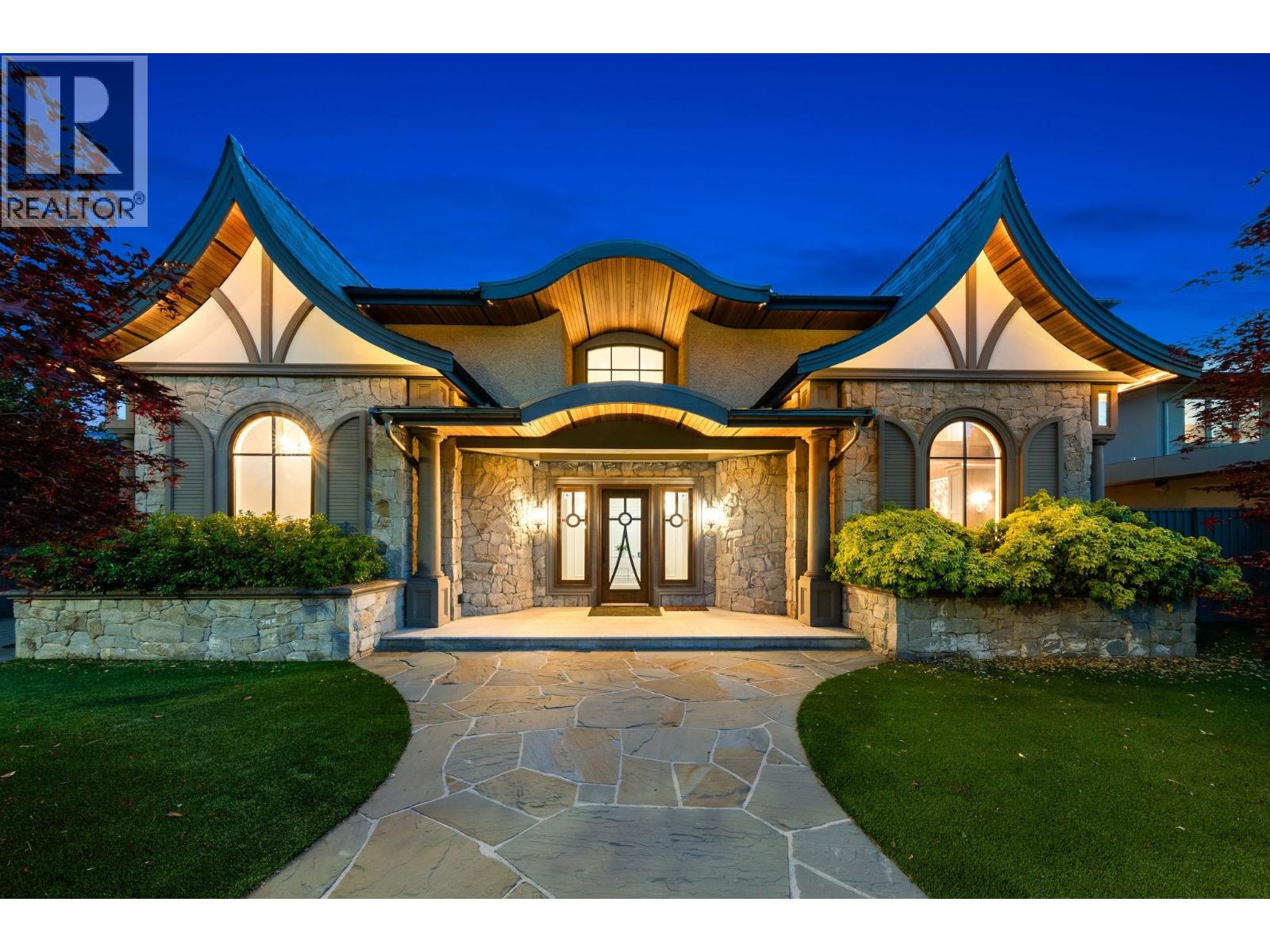 2809 EDGEMONT BOULEVARD, North Vancouver