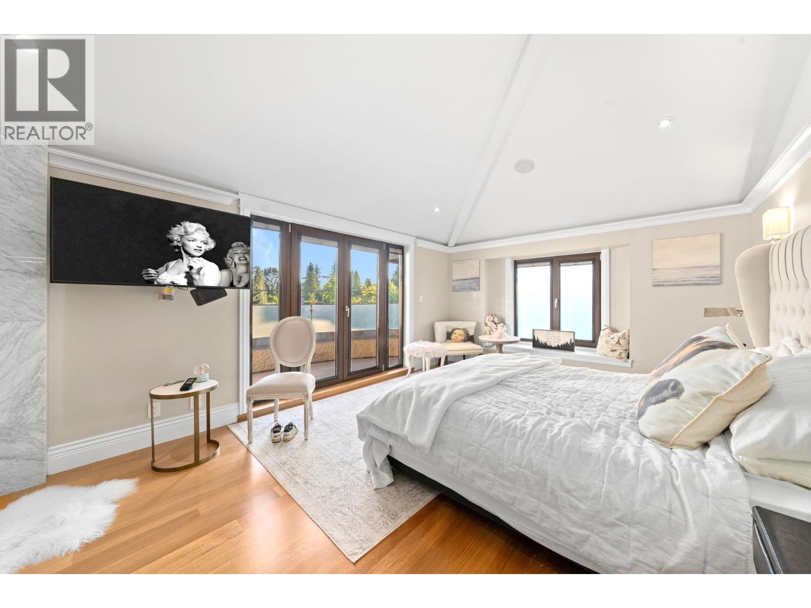 2809 EDGEMONT BOULEVARD, North Vancouver