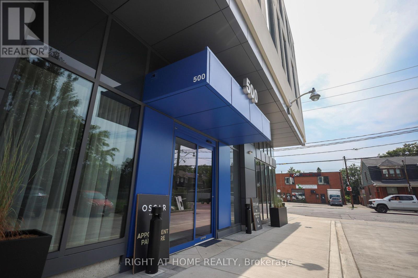 #202 500 DUPONT STREET - 3