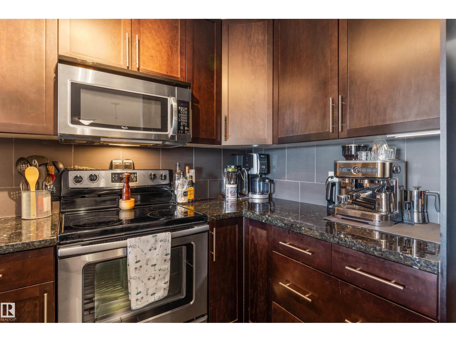 #403 2204 44 AV NW, Edmonton