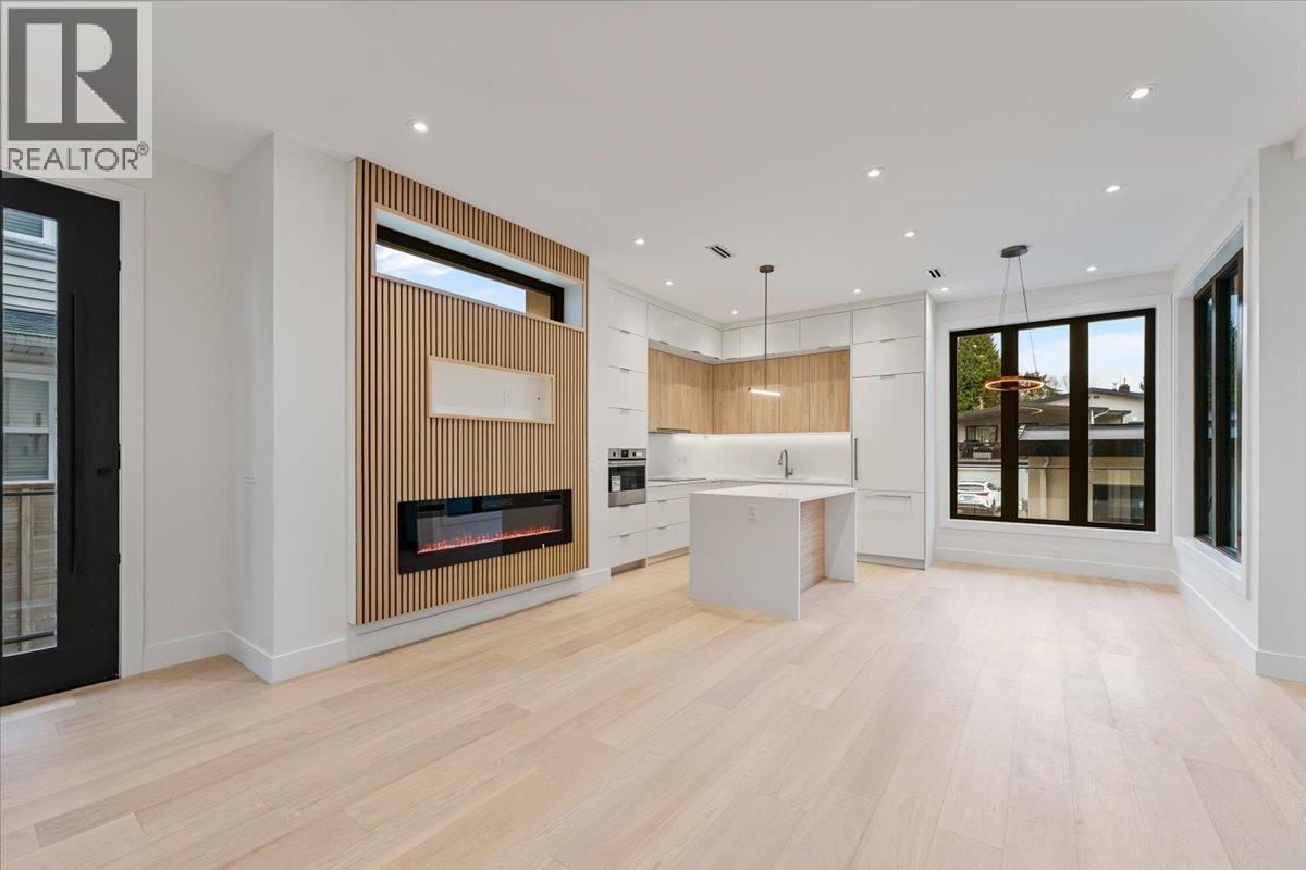 102 1518 HATTON AVENUE, Burnaby