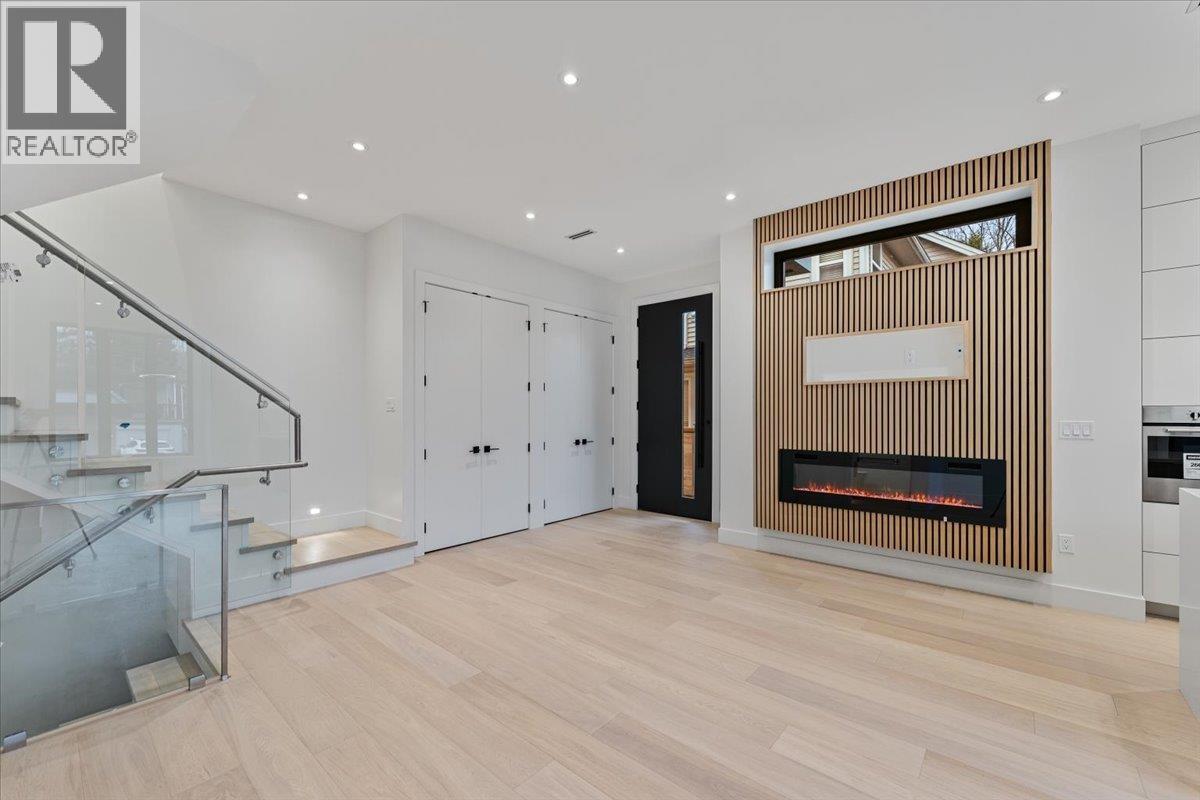 102 1518 HATTON AVENUE, Burnaby