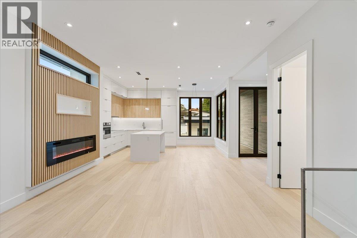 102 1518 HATTON AVENUE, Burnaby