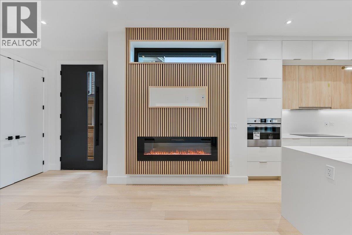 102 1518 HATTON AVENUE, Burnaby