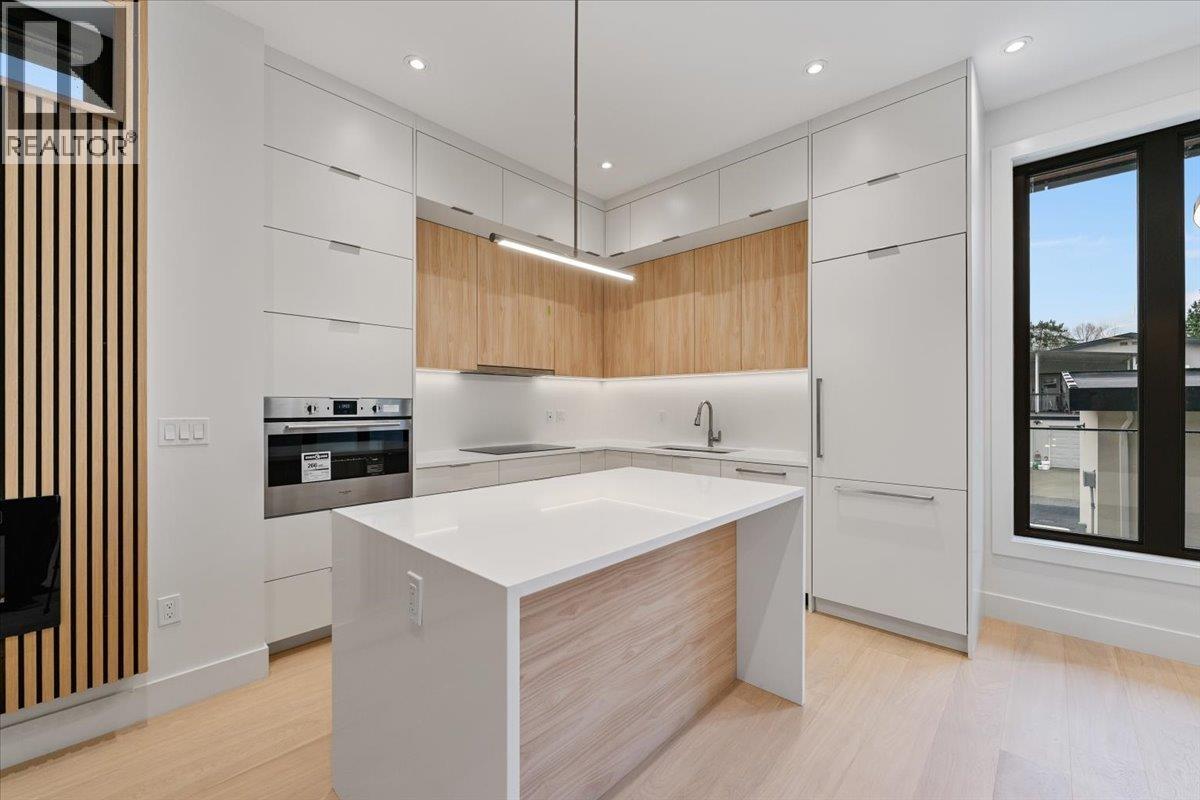 102 1518 HATTON AVENUE, Burnaby