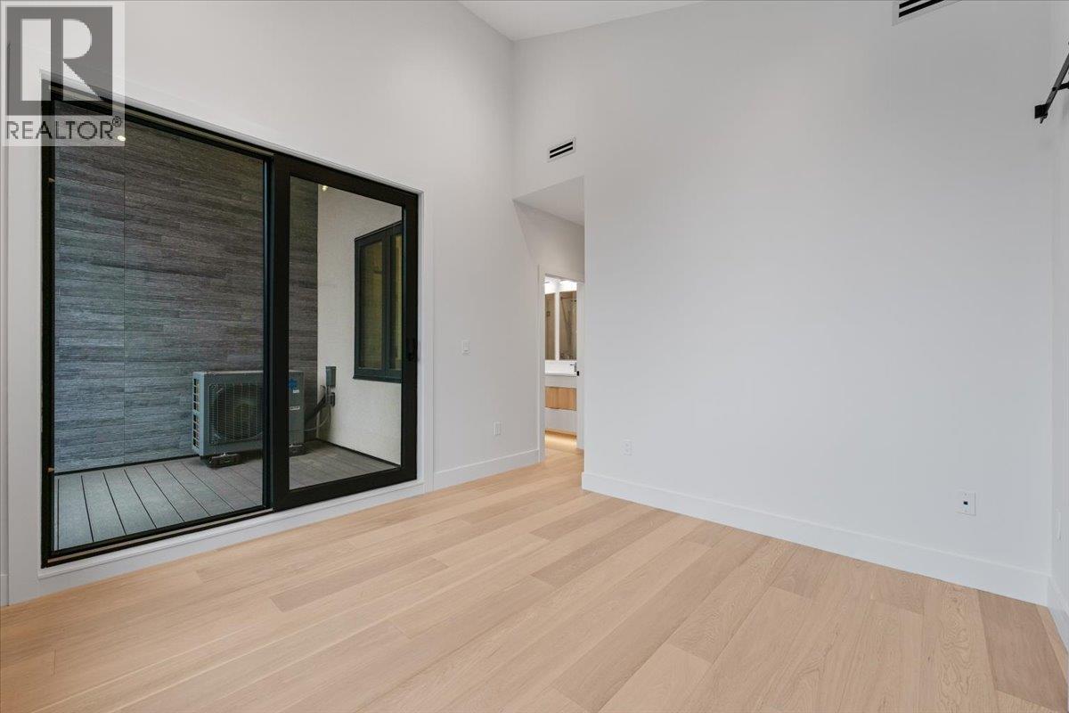 102 1518 HATTON AVENUE, Burnaby