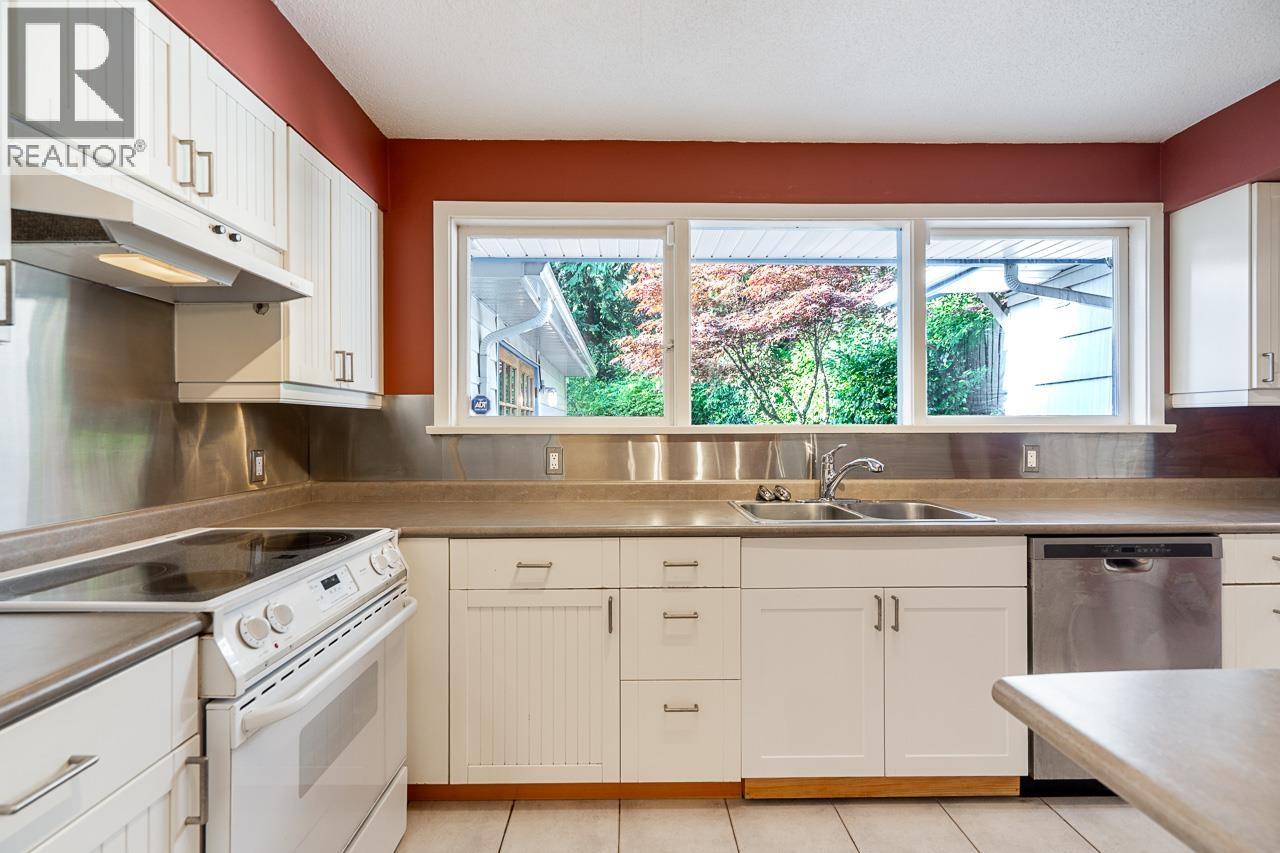 3084 PAISLEY ROAD, North Vancouver