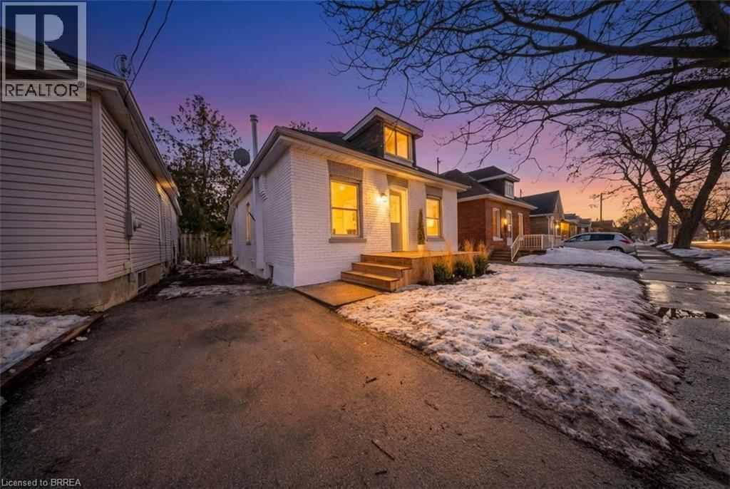 327 SHERIDAN Street - Photo 2 of 28, Brantford, Ontario