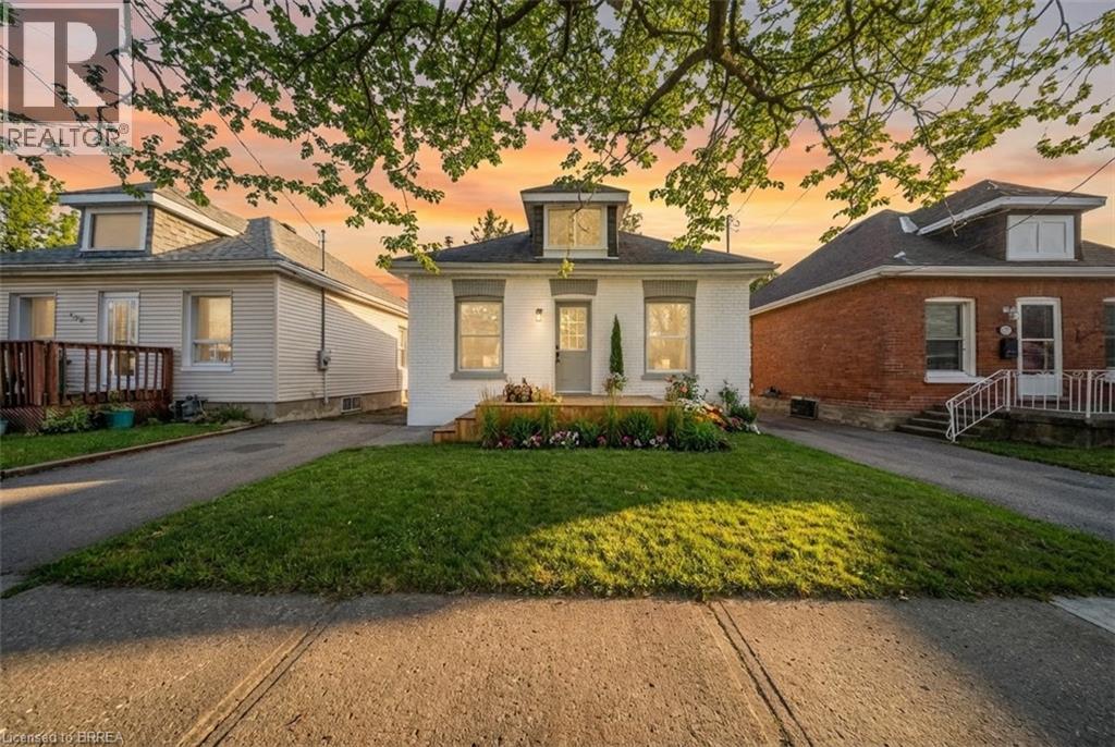 327 SHERIDAN Street - Photo 3 of 28, Brantford, Ontario