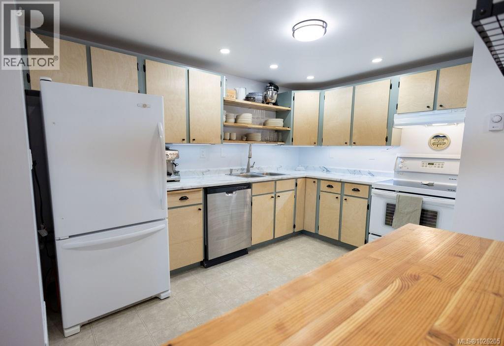 112 3048 Washington Avenue, Victoria