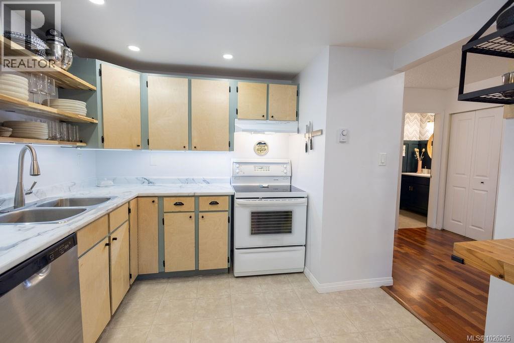 112 3048 Washington Avenue, Victoria