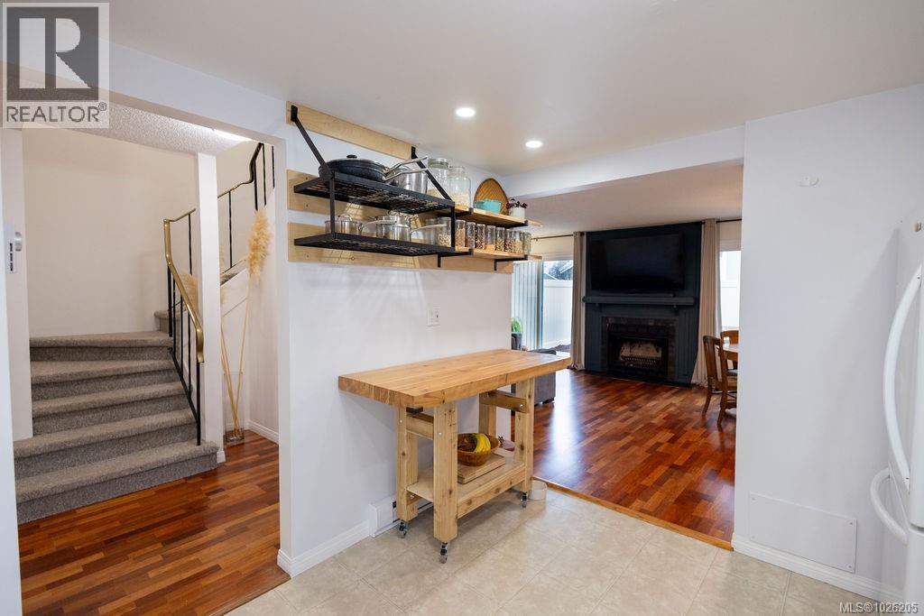 112 3048 Washington Avenue, Victoria