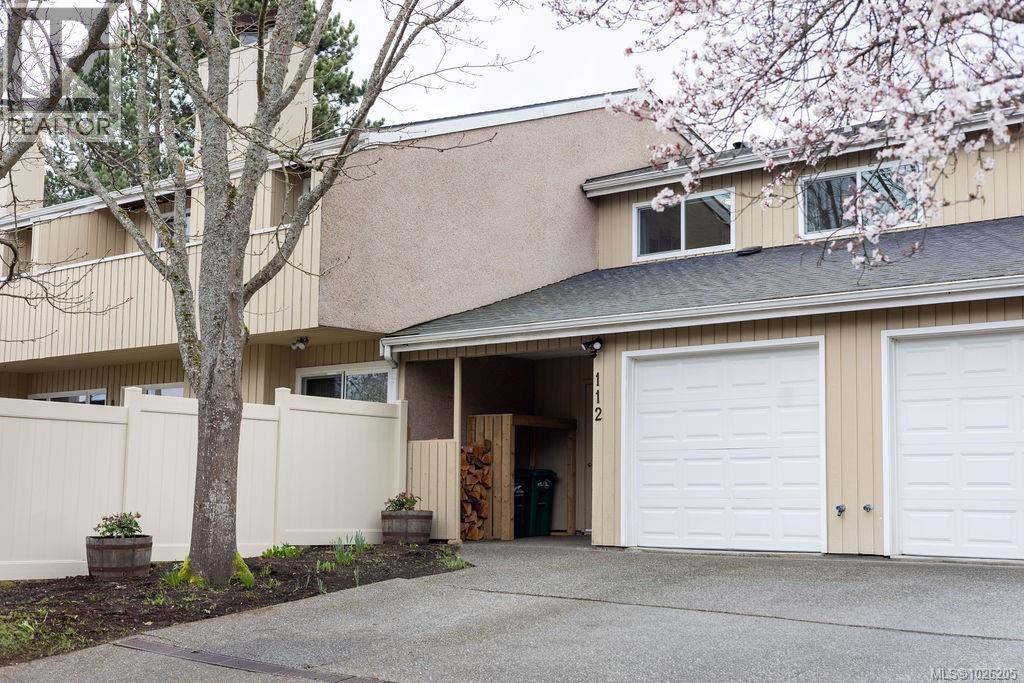 112 3048 Washington Avenue, Victoria