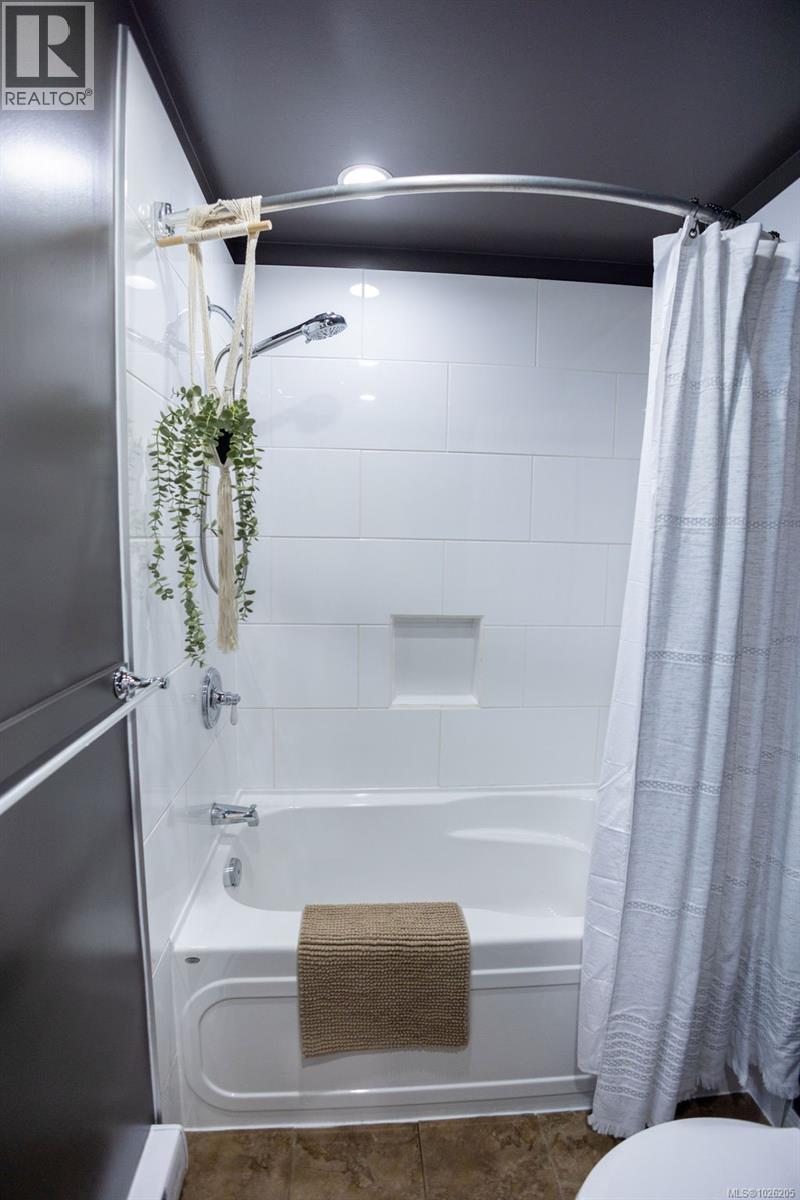 112 3048 Washington Avenue, Victoria