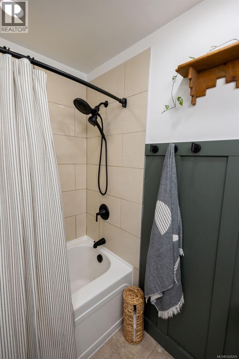 112 3048 Washington Avenue, Victoria