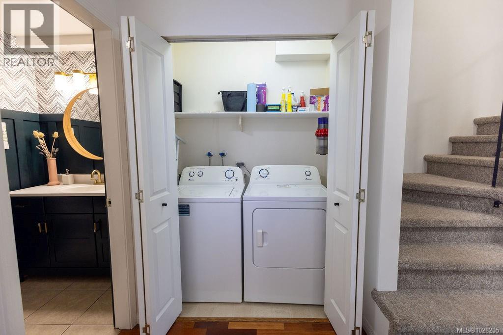 112 3048 Washington Avenue, Victoria