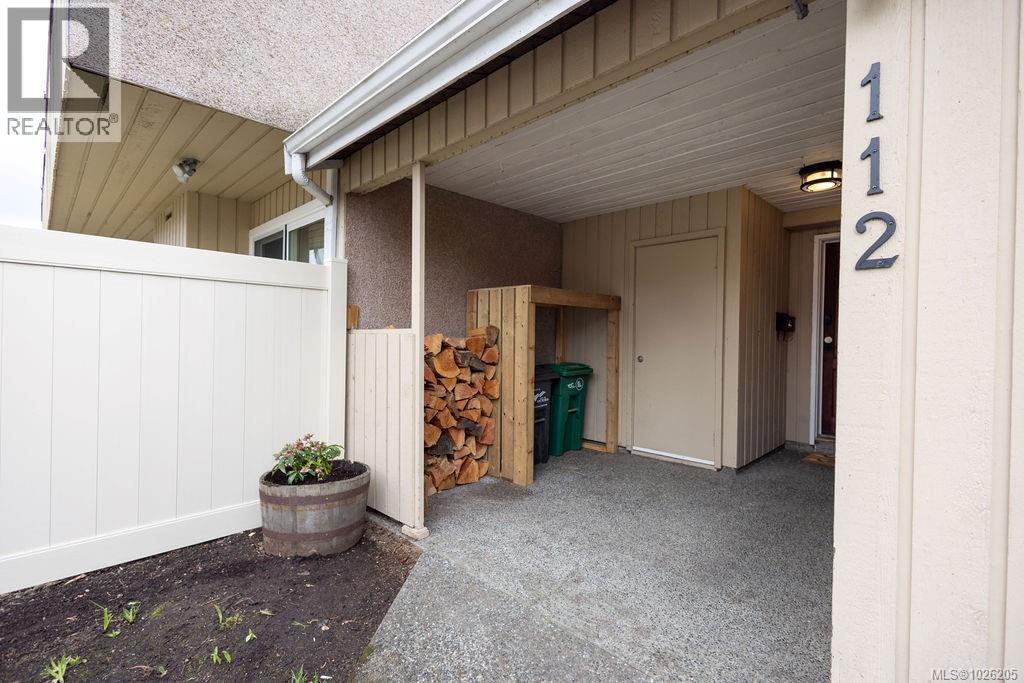 112 3048 Washington Avenue, Victoria