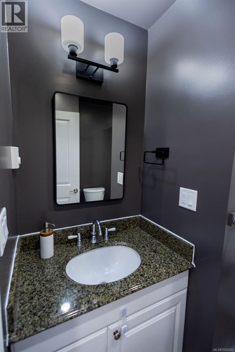 112 3048 Washington Avenue, Victoria