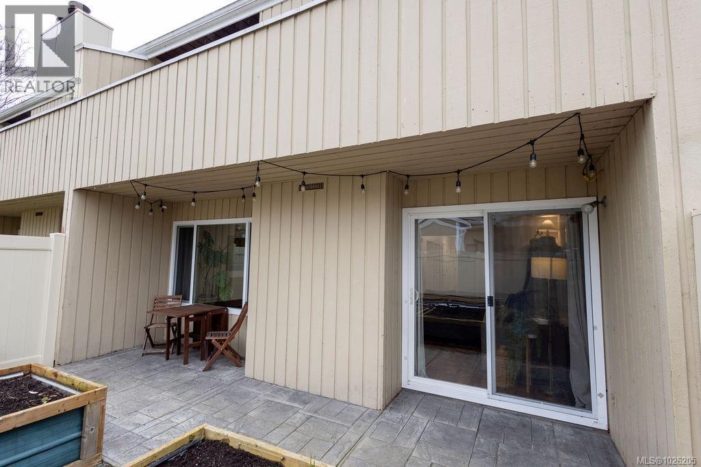 112 3048 Washington Avenue, Victoria