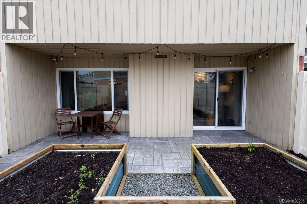 112 3048 Washington Avenue, Victoria