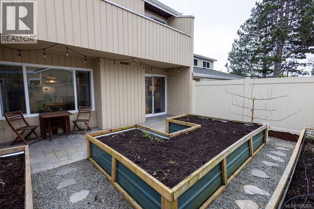 112 3048 Washington Avenue, Victoria