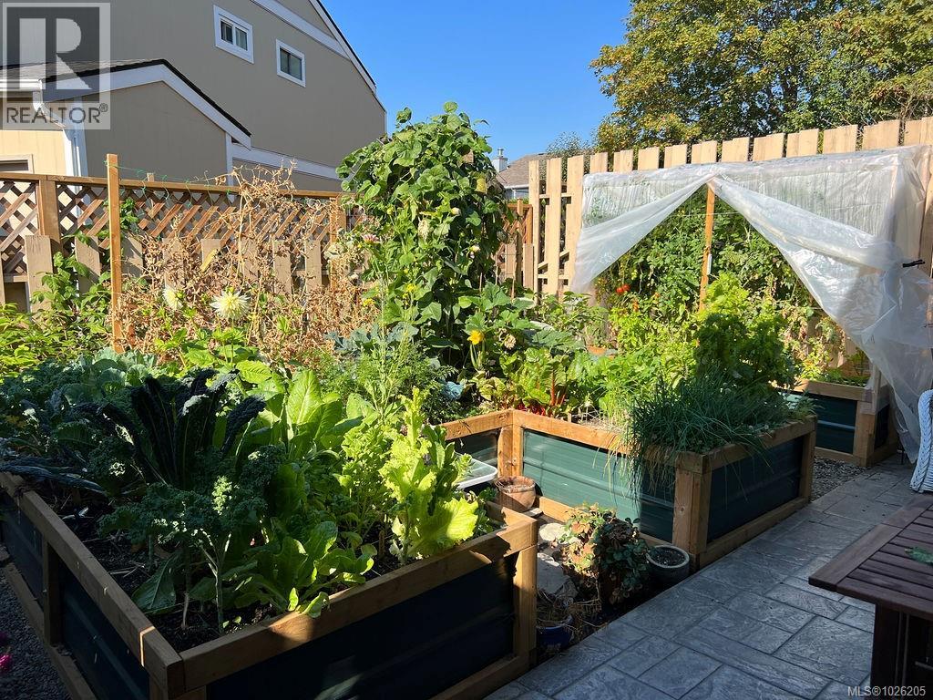 112 3048 Washington Avenue, Victoria