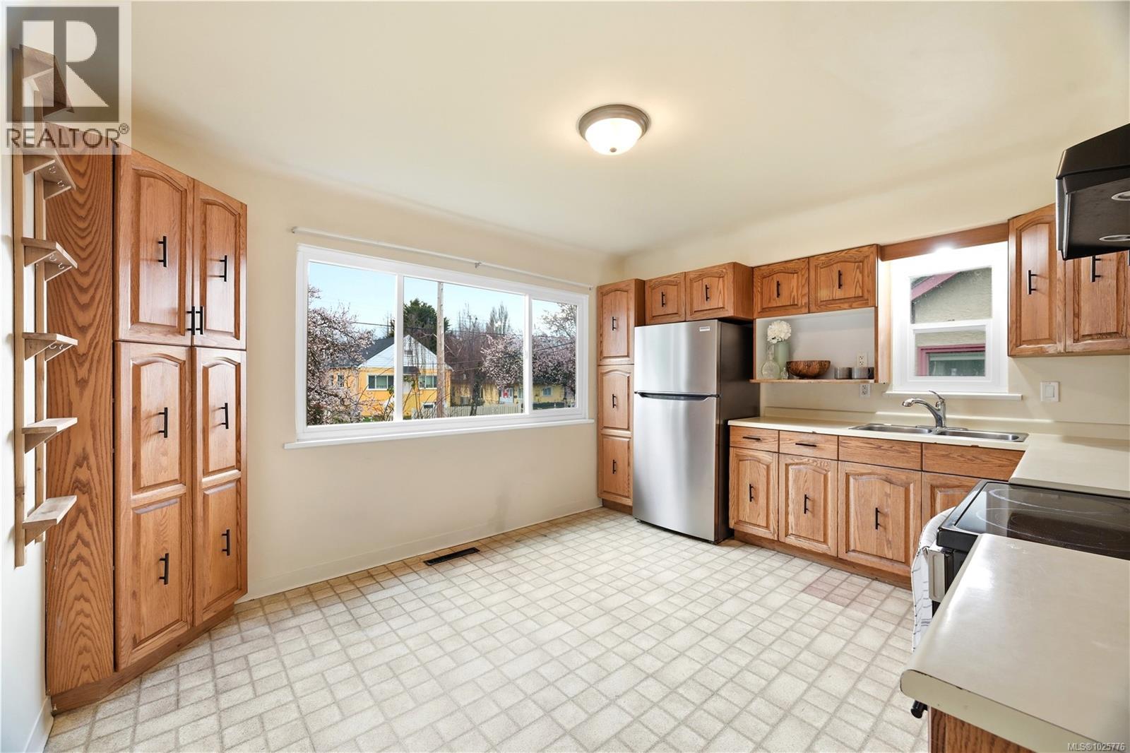 2535 Prior St, Victoria