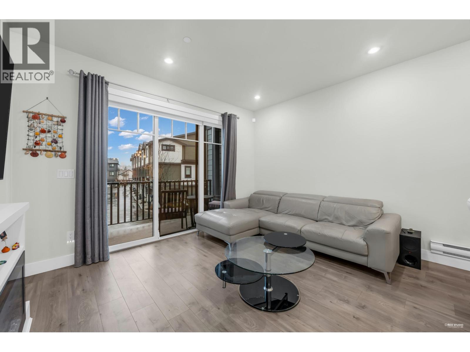 3 188 WOOD STREET, New Westminster