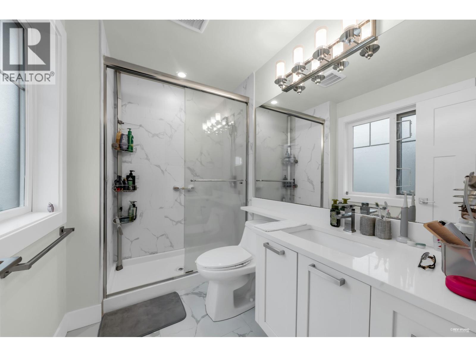 3 188 WOOD STREET, New Westminster