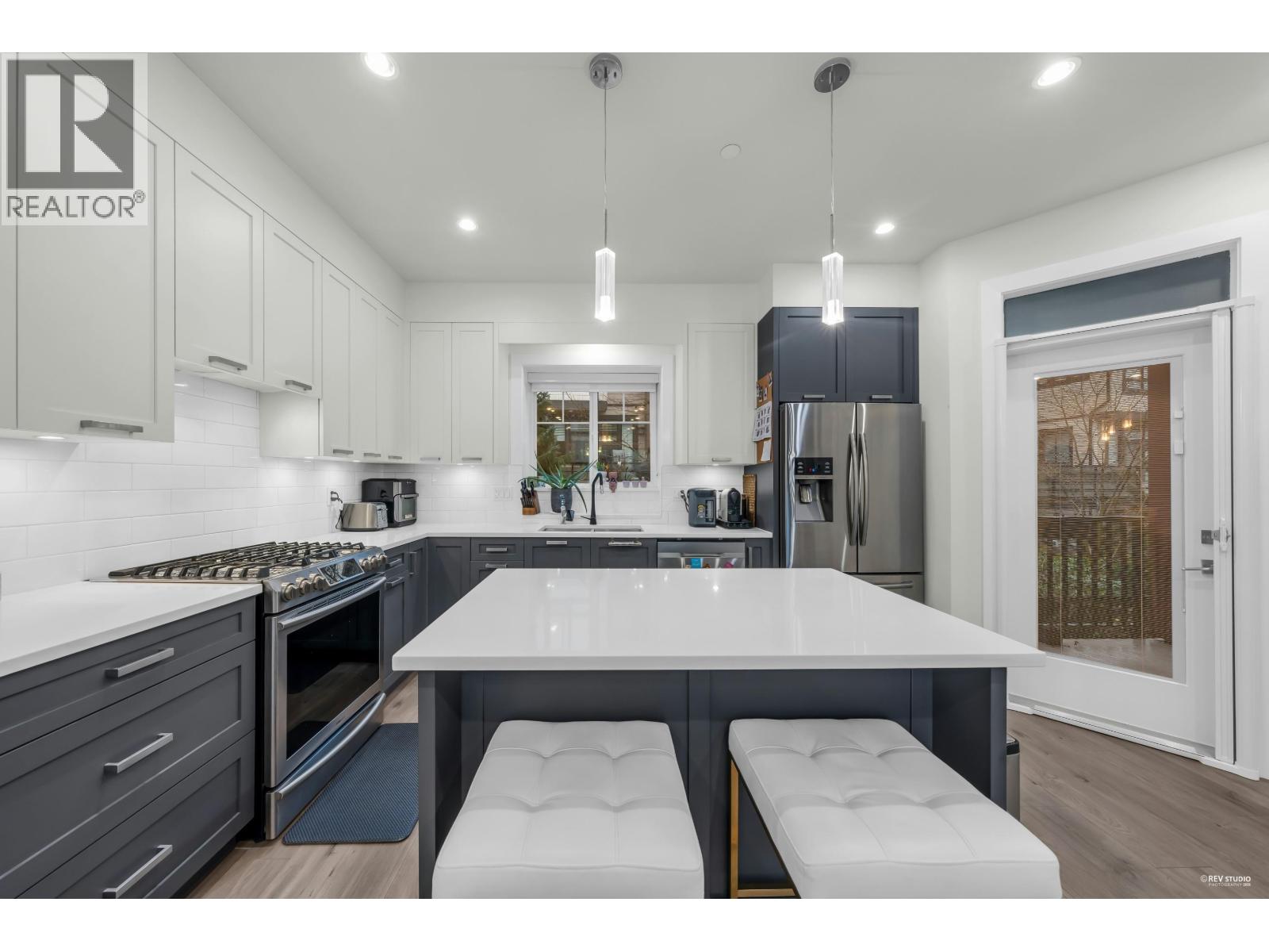 3 188 WOOD STREET, New Westminster