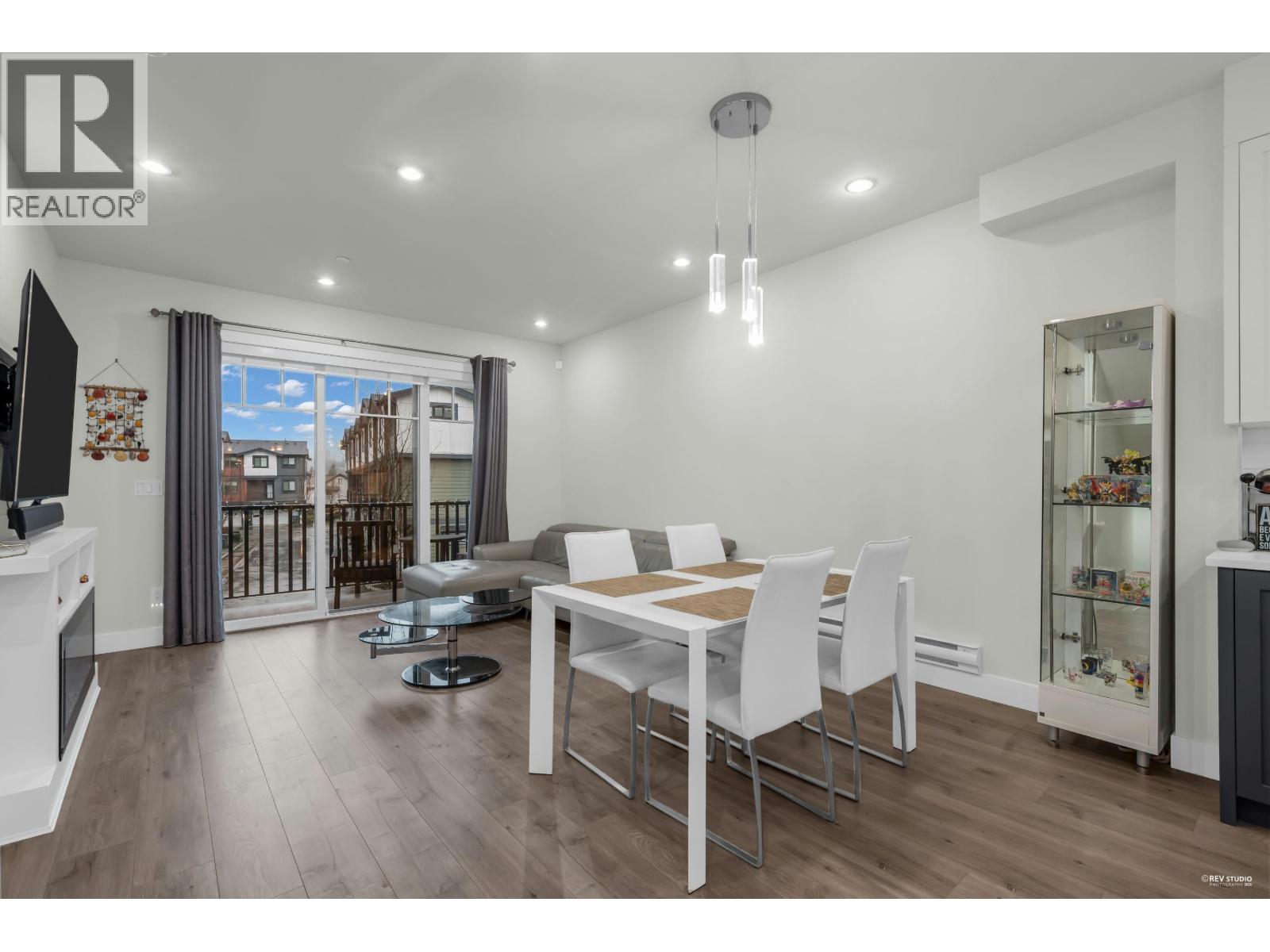 3 188 WOOD STREET, New Westminster