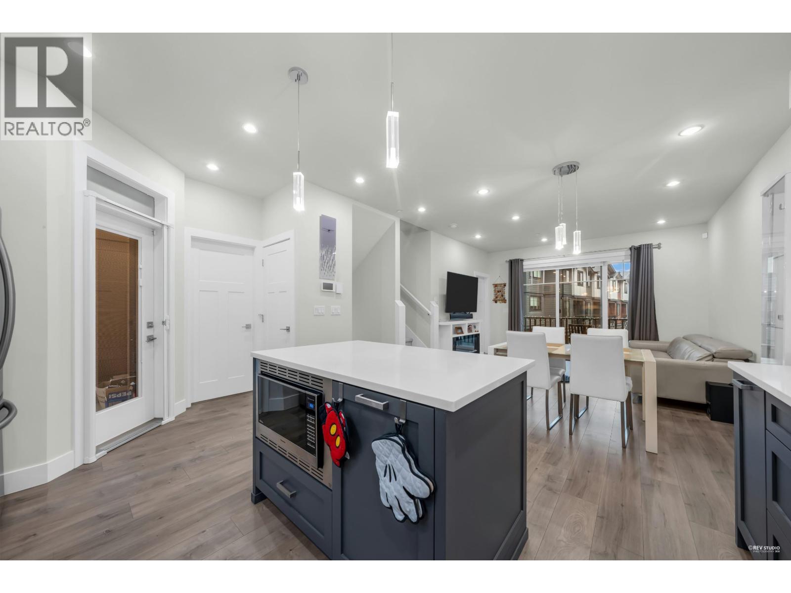 3 188 WOOD STREET, New Westminster