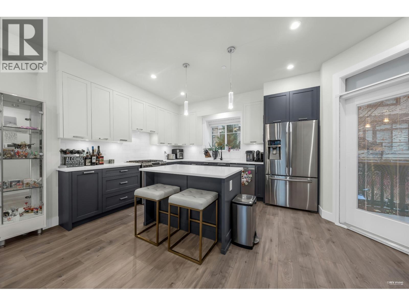 3 188 WOOD STREET, New Westminster