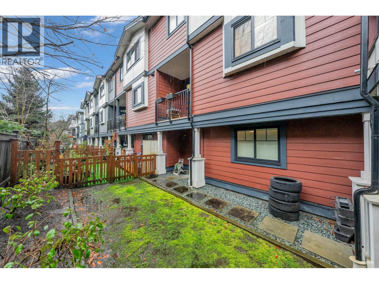 3 188 WOOD STREET, New Westminster