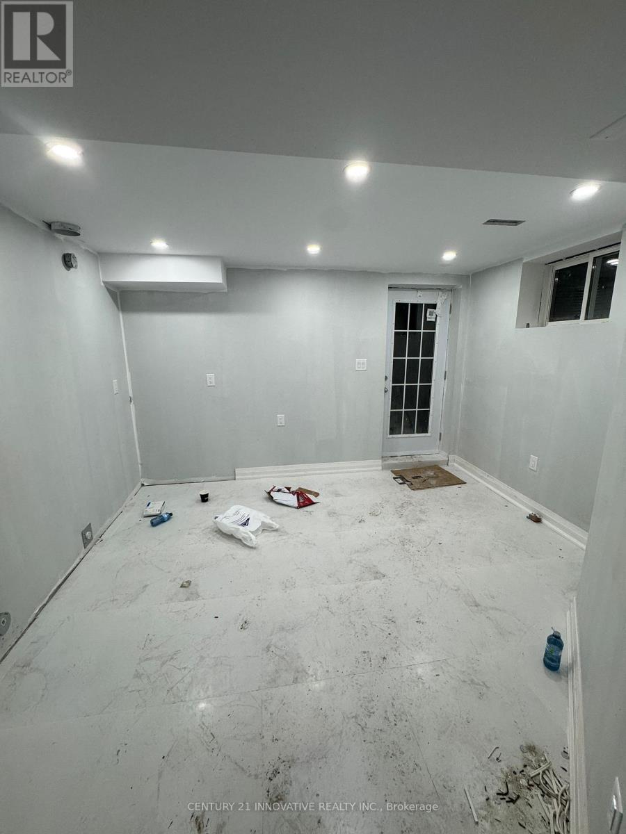 32 Couperthwaite Unit Bsmt photo 3