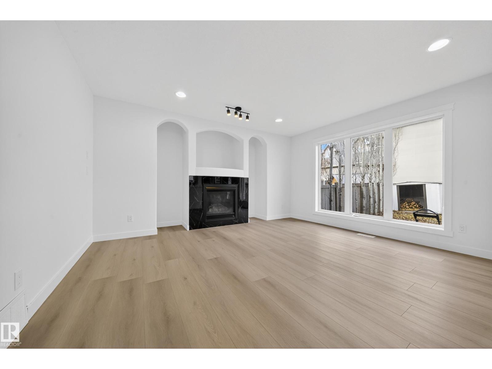 10916 175 AV NW, Edmonton