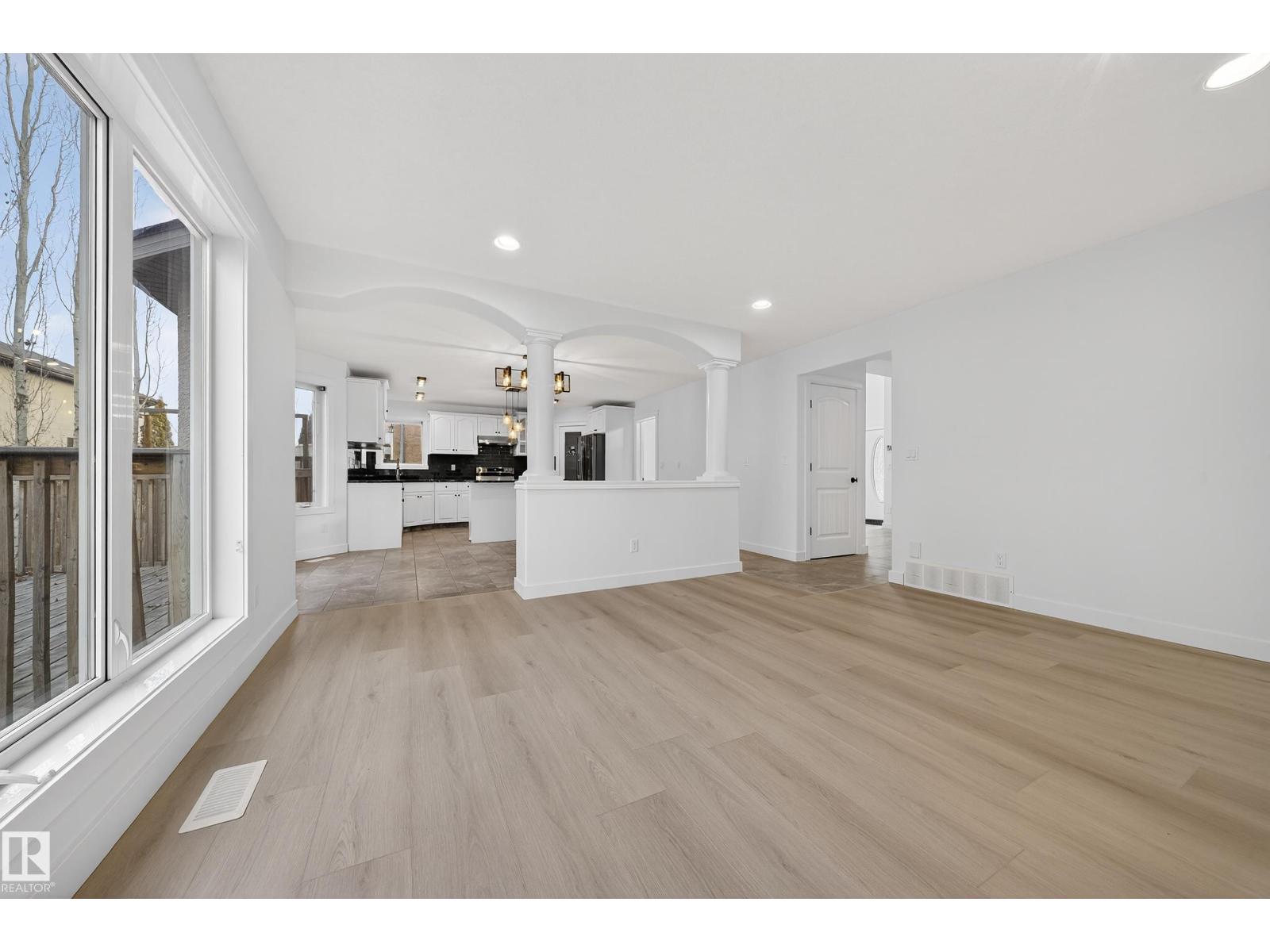 10916 175 AV NW, Edmonton