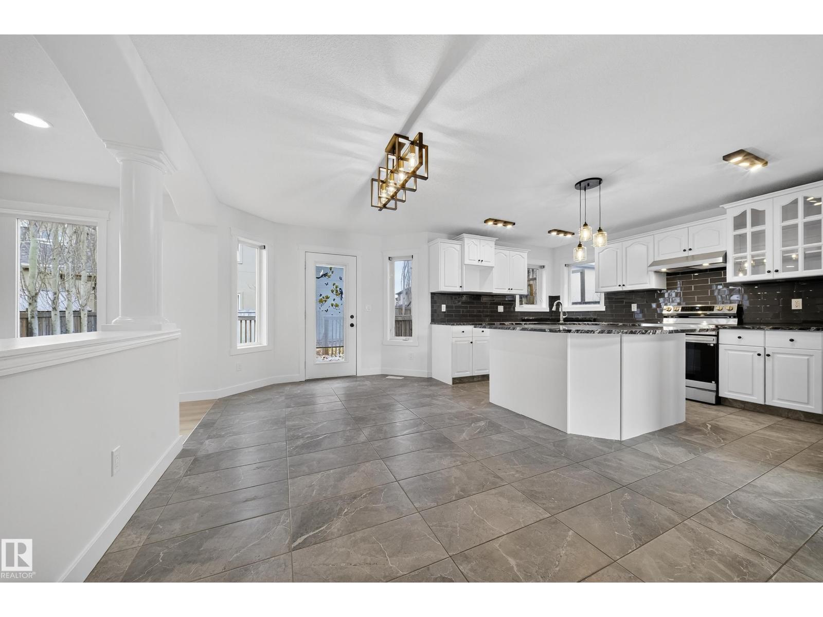 10916 175 AV NW, Edmonton