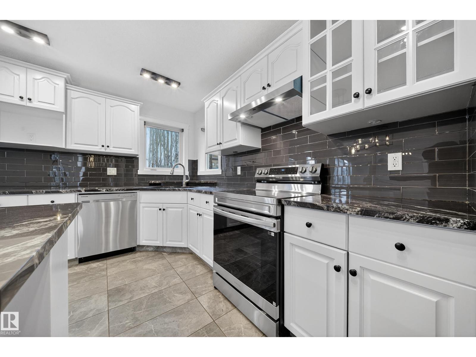 10916 175 AV NW, Edmonton