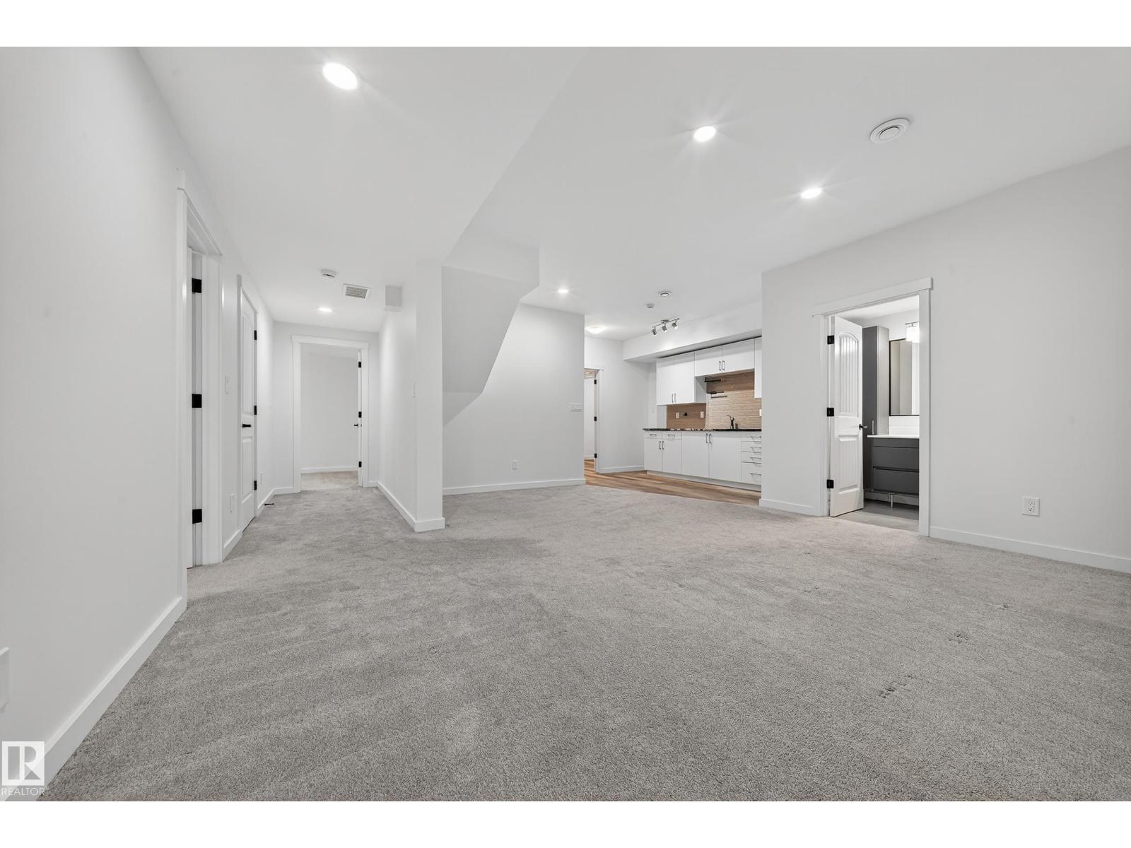 10916 175 AV NW, Edmonton