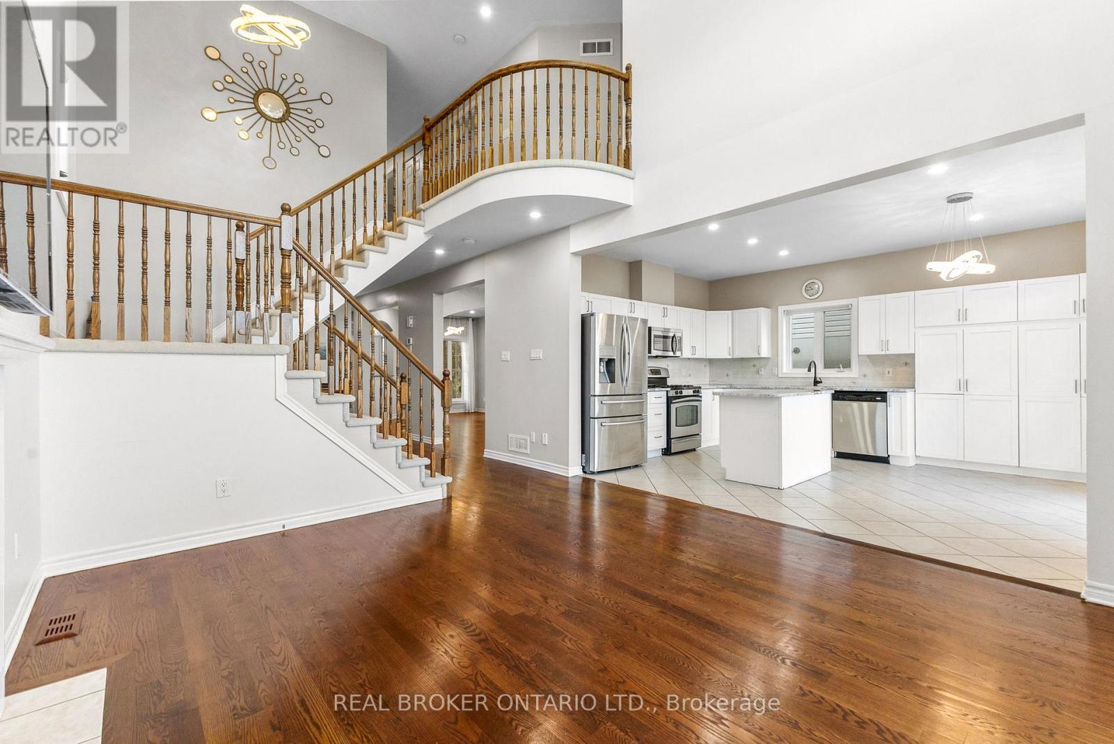 Family Room w/ 18' vaulted ceilings