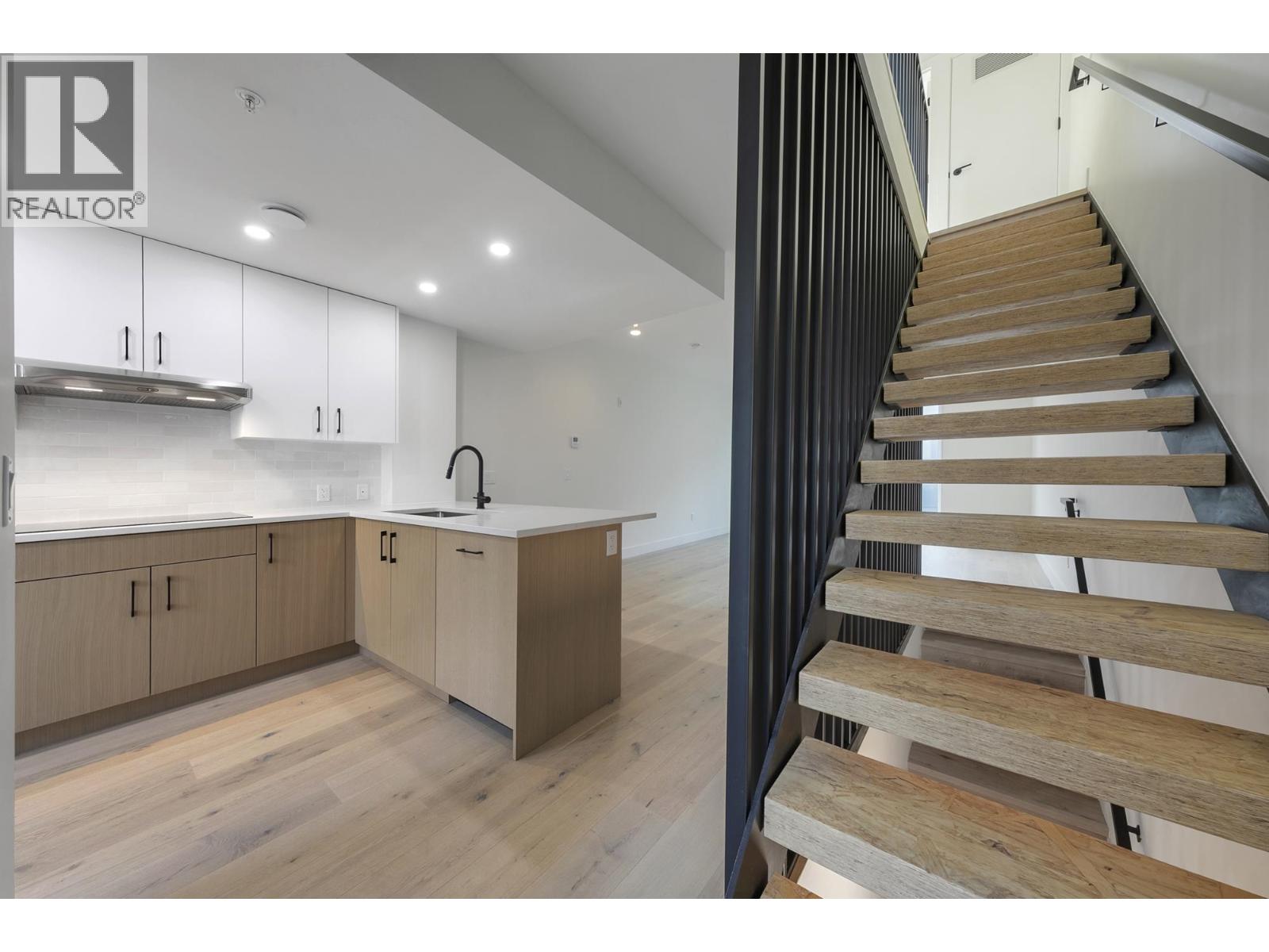 TH8 324 E RIDGEWAY AVENUE, North Vancouver