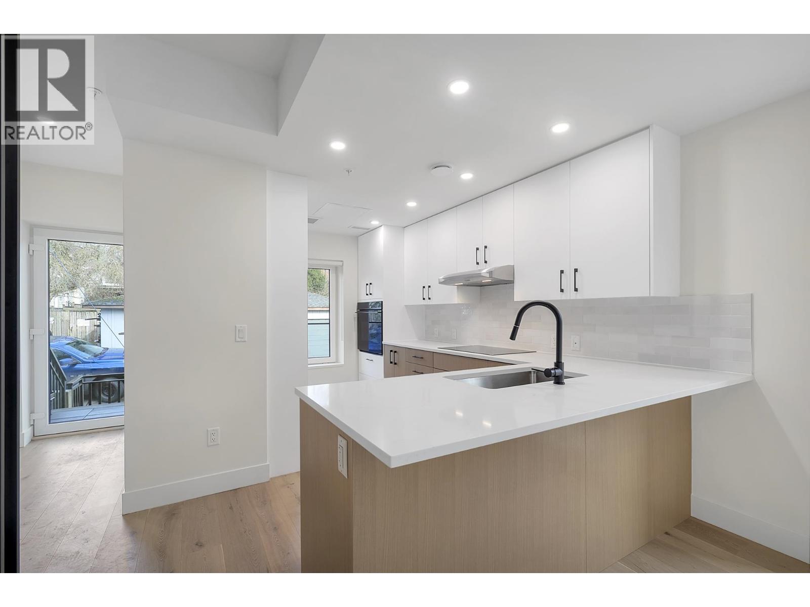 TH8 324 E RIDGEWAY AVENUE, North Vancouver