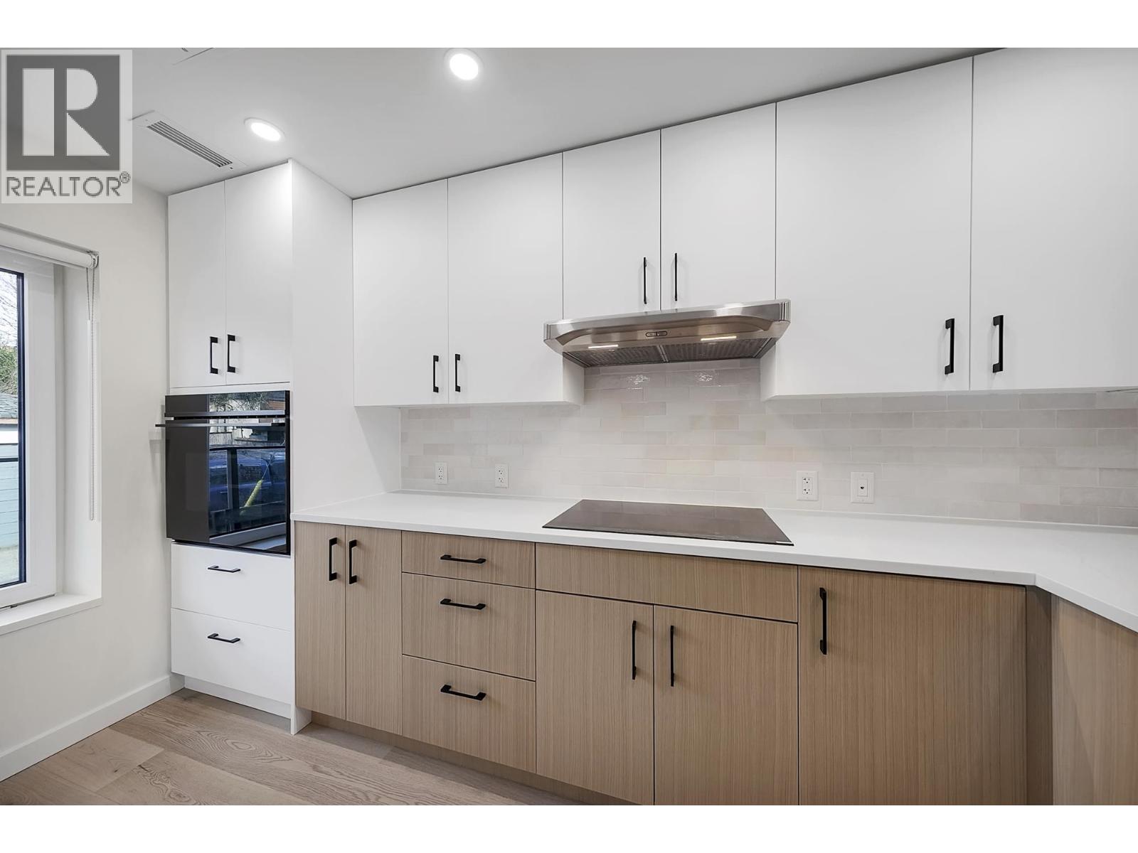 TH8 324 E RIDGEWAY AVENUE, North Vancouver