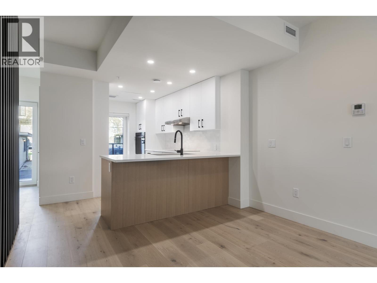 TH8 324 E RIDGEWAY AVENUE, North Vancouver