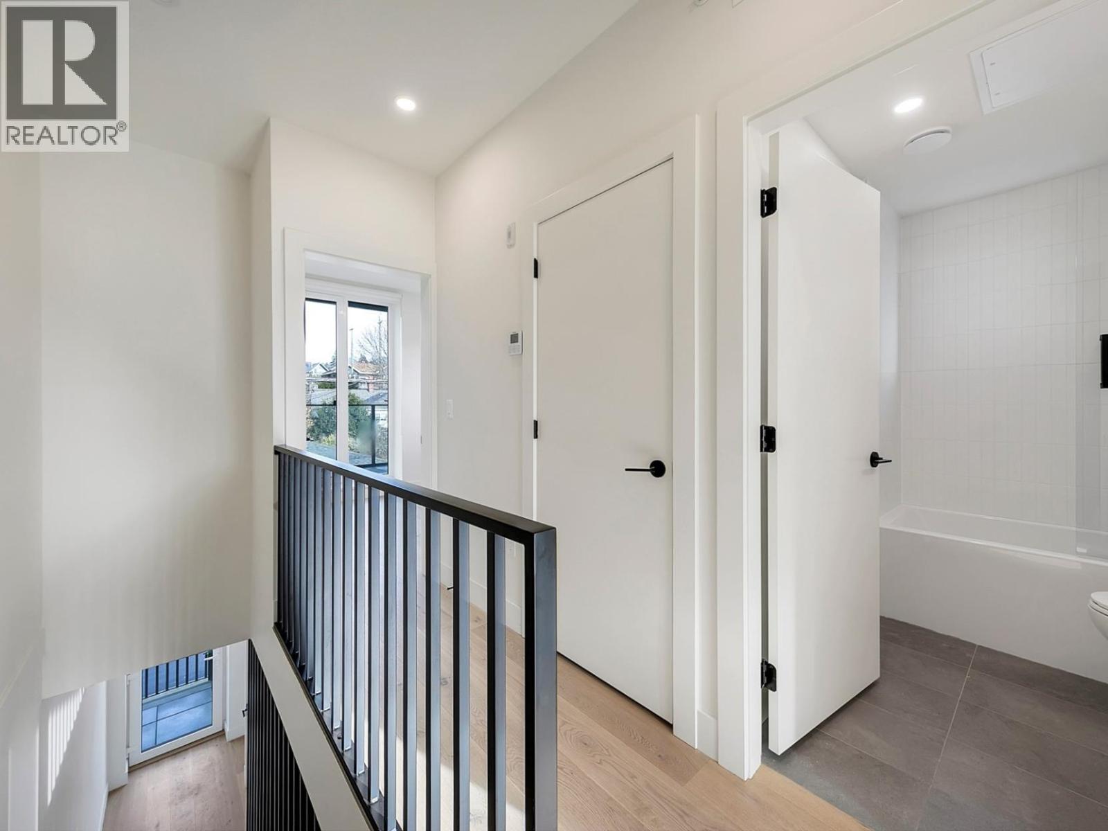 TH8 324 E RIDGEWAY AVENUE, North Vancouver