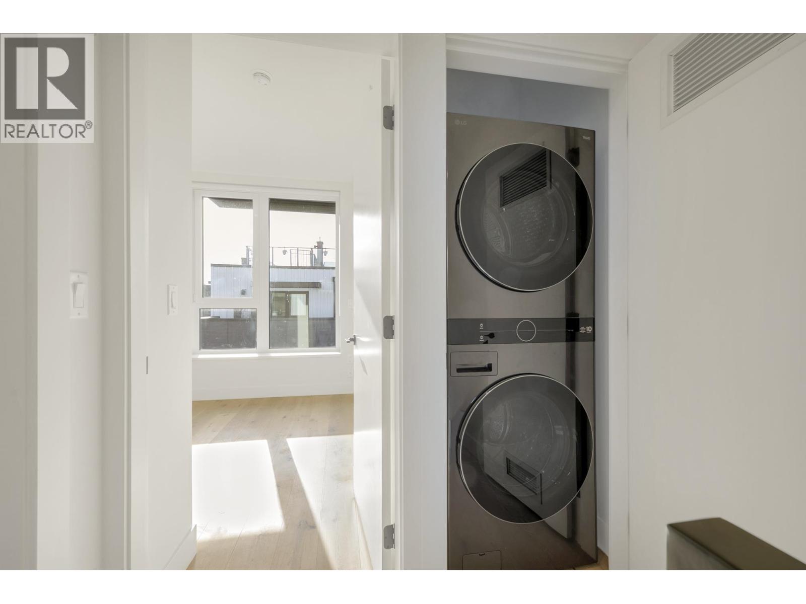 TH8 324 E RIDGEWAY AVENUE, North Vancouver